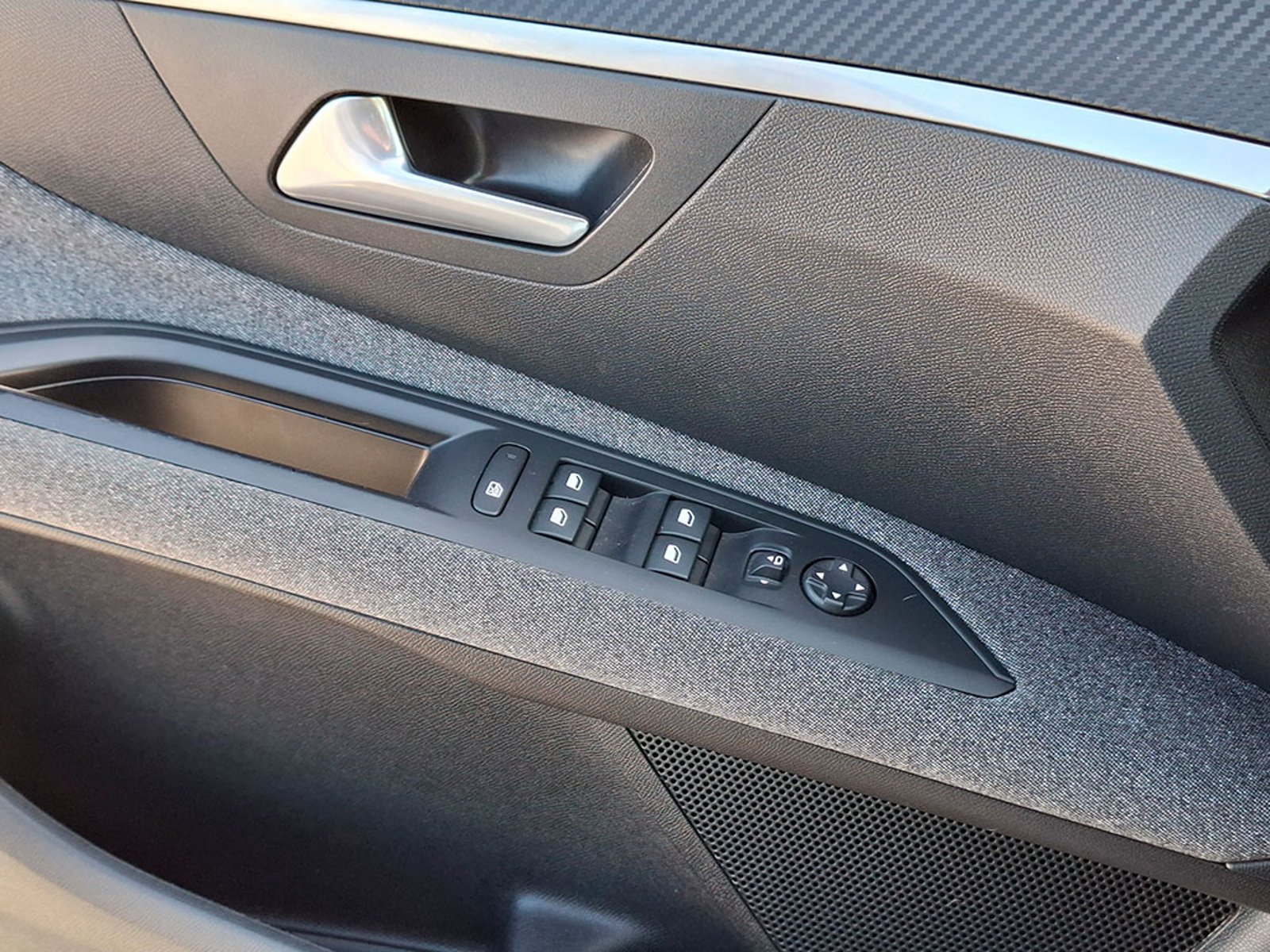 Peugeot 3008 PURETECH 1.2L 2024 - Imagen 19 de 20
