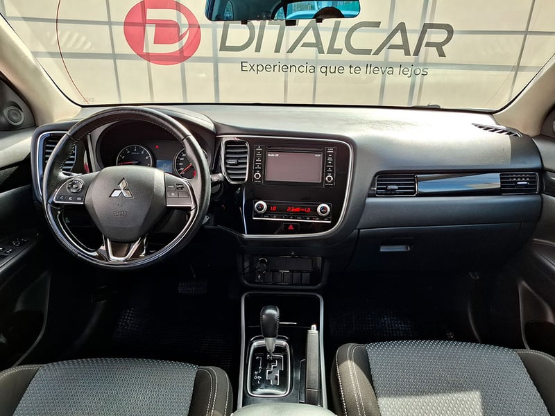 Mitsubishi OUTLANDER 2.0 2021 - Imagen 9 de 20