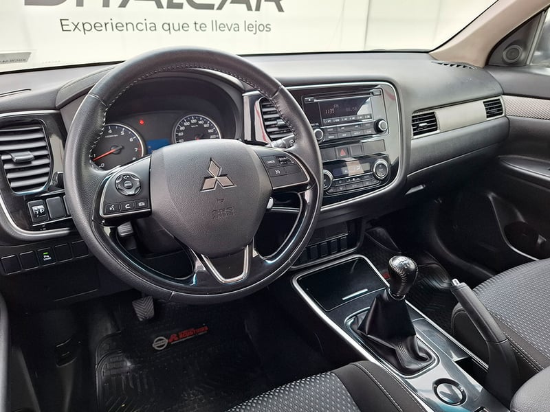 Mitsubishi OUTLANDER 2.0 2018 - Imagen 10 de 20
