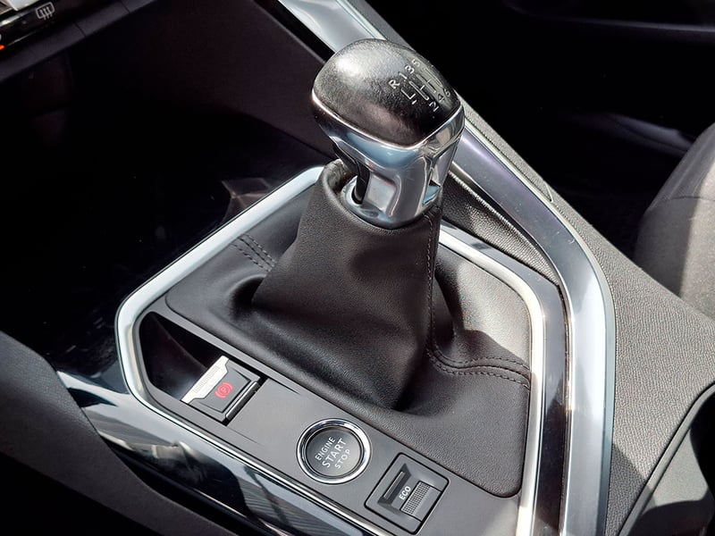 Peugeot 3008 PURETECH 1.2L 2024 - Imagen 18 de 20