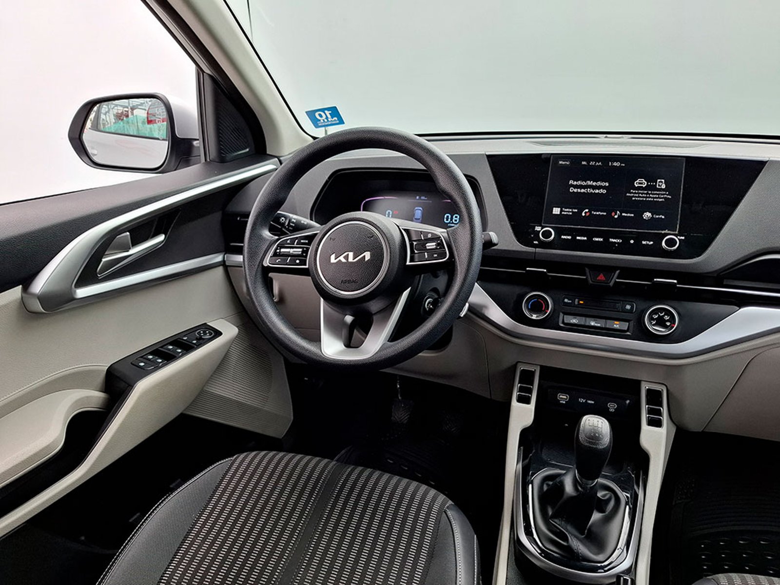 Kia CARENS LX 2.0 2023 - Imagen 19 de 20