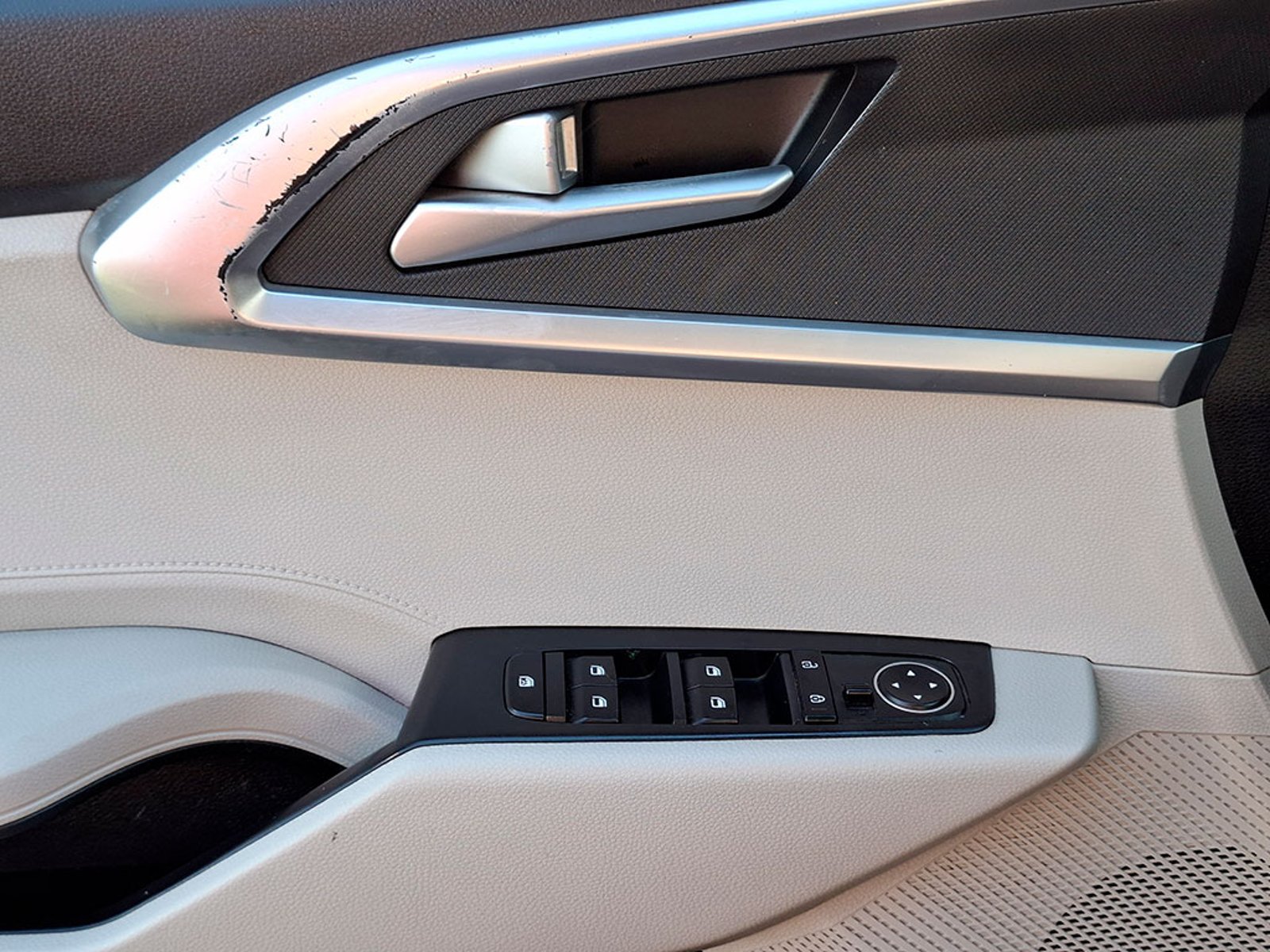 Kia CARENS LX 1.5 2023 - Imagen 9 de 20