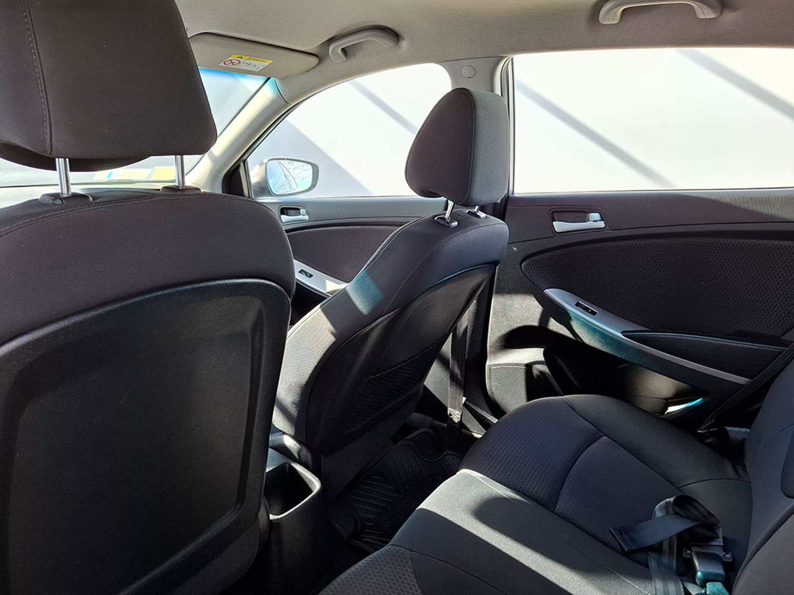HYUNDAI ACCENT RB HB GLS 1.6 2015 - Imagen 13 de 20