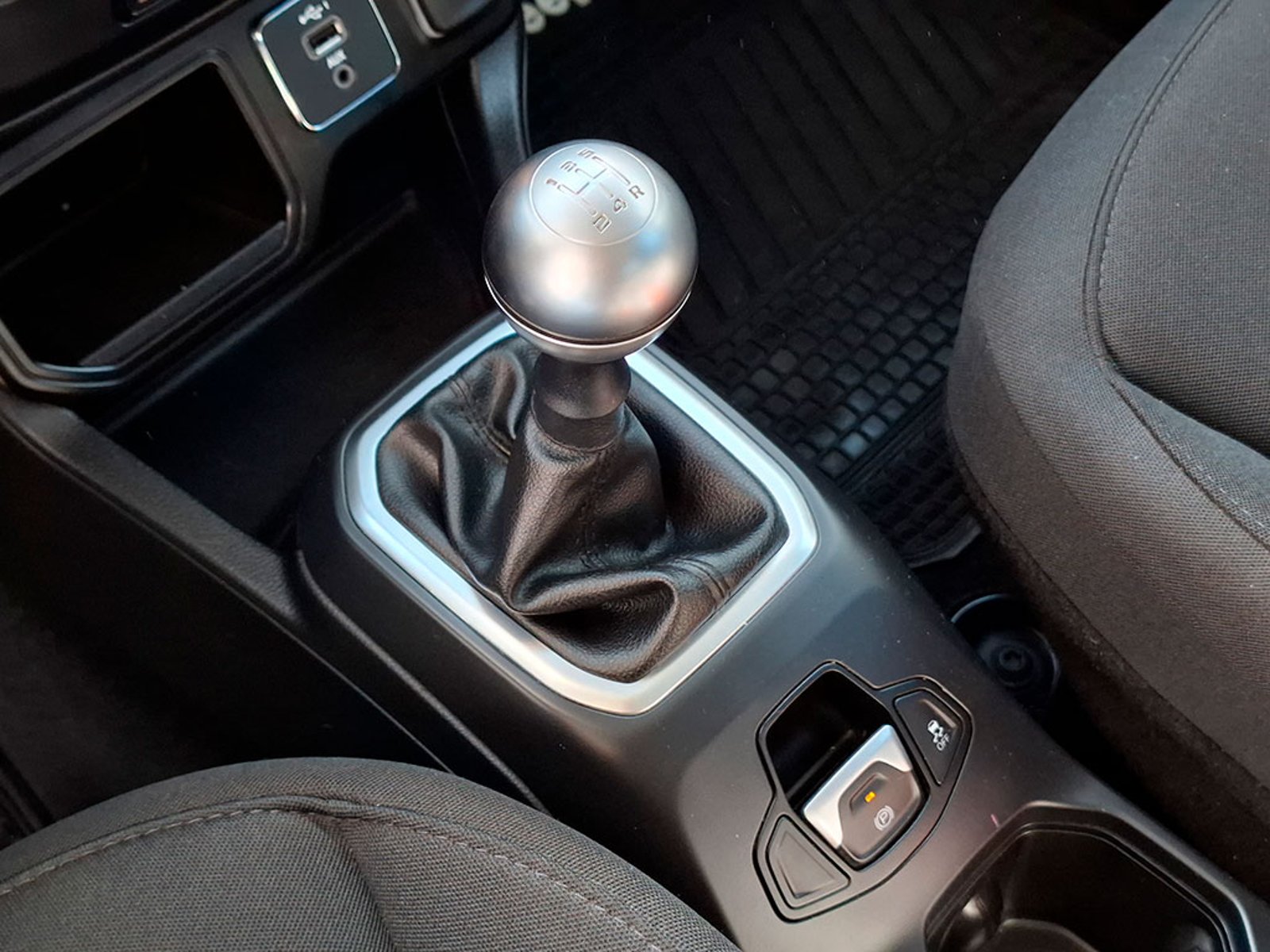 Jeep RENEGADE SPORT 4X2 MT 2021 - Imagen 16 de 20