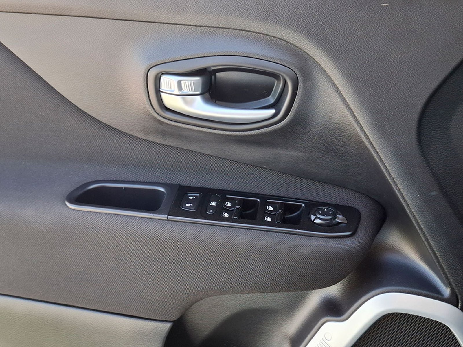 Jeep RENEGADE SPORT 4X2 MT 2021 - Imagen 18 de 20
