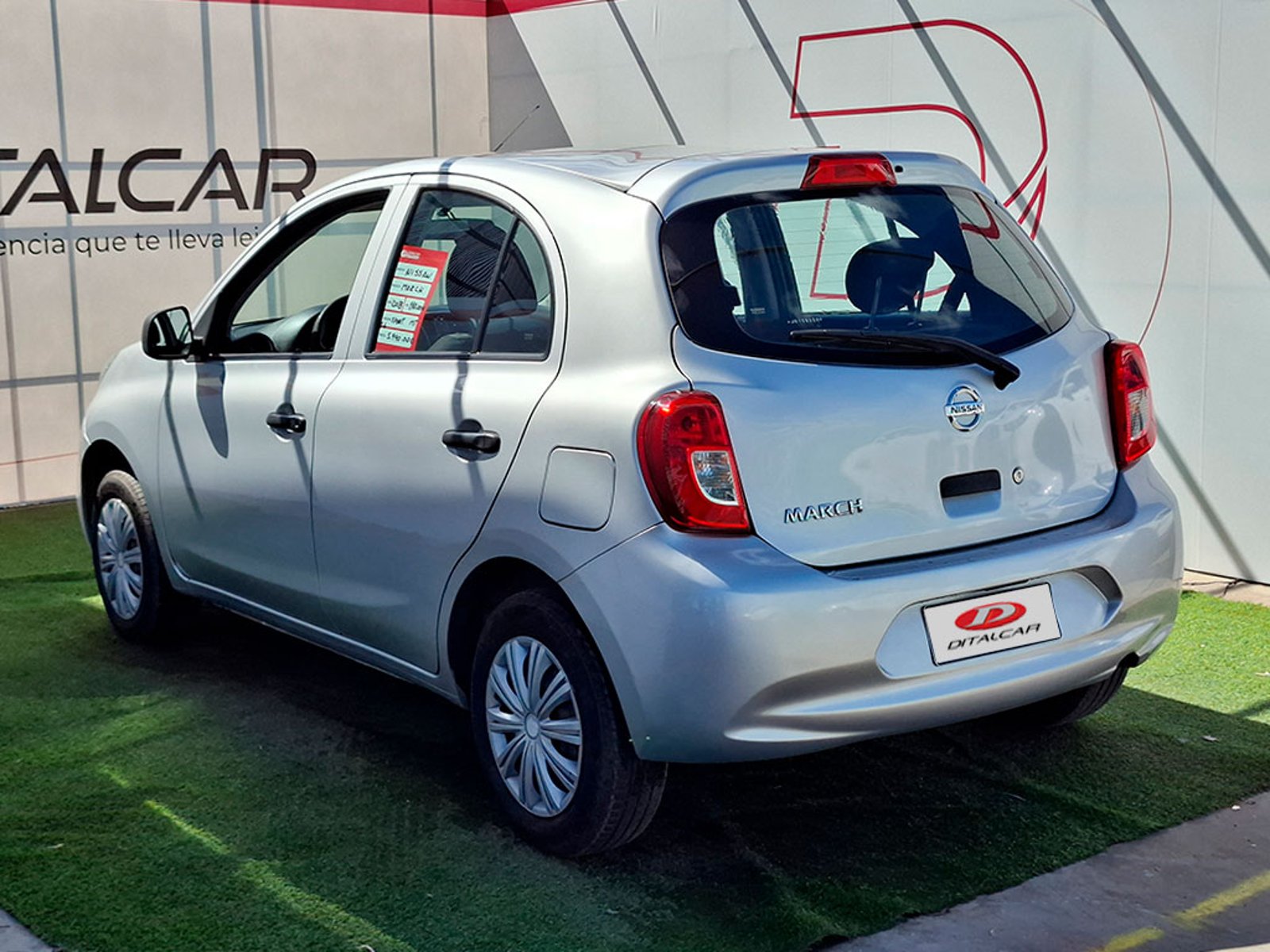 Nissan MARCH SPORT 1.6 2018 - Foto 4 de 19