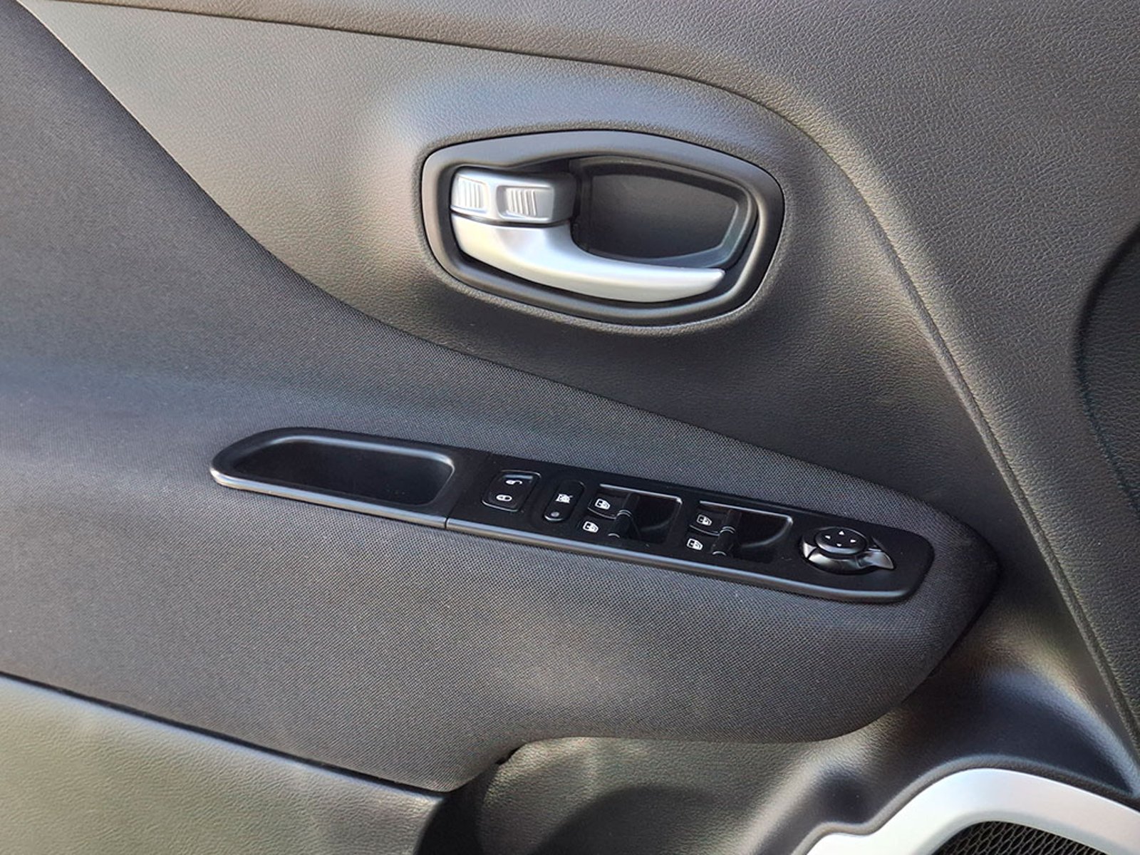 Jeep RENEGADE SPORT 4X2 LX AT 2023 - Imagen 19 de 20