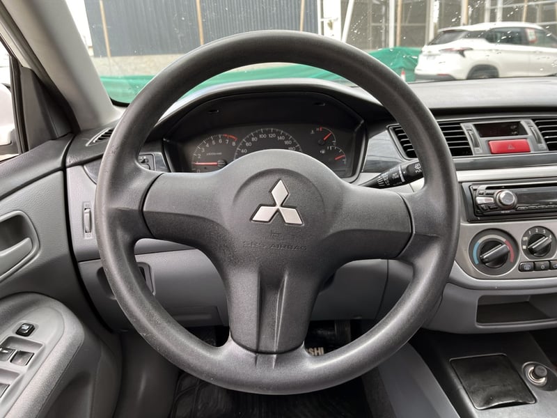 Mitsubishi LANCER 1.6 GLX 2010 - Imagen 16 de 20