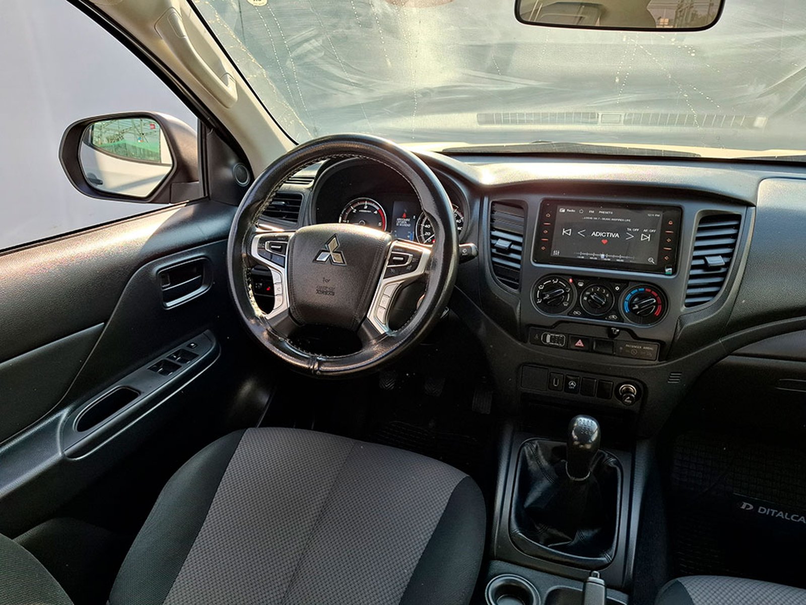 MITSUBISHI L200 WORK 2024 - Imagen 16 de 20