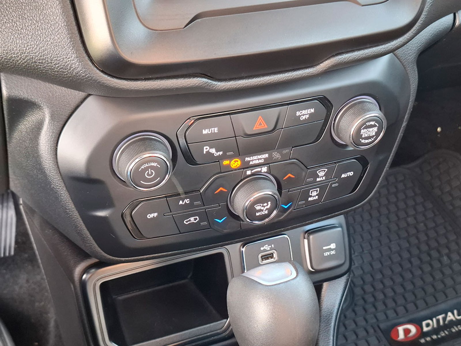Jeep RENEGADE SPORT 4X2 LX AT 2023 - Imagen 16 de 20