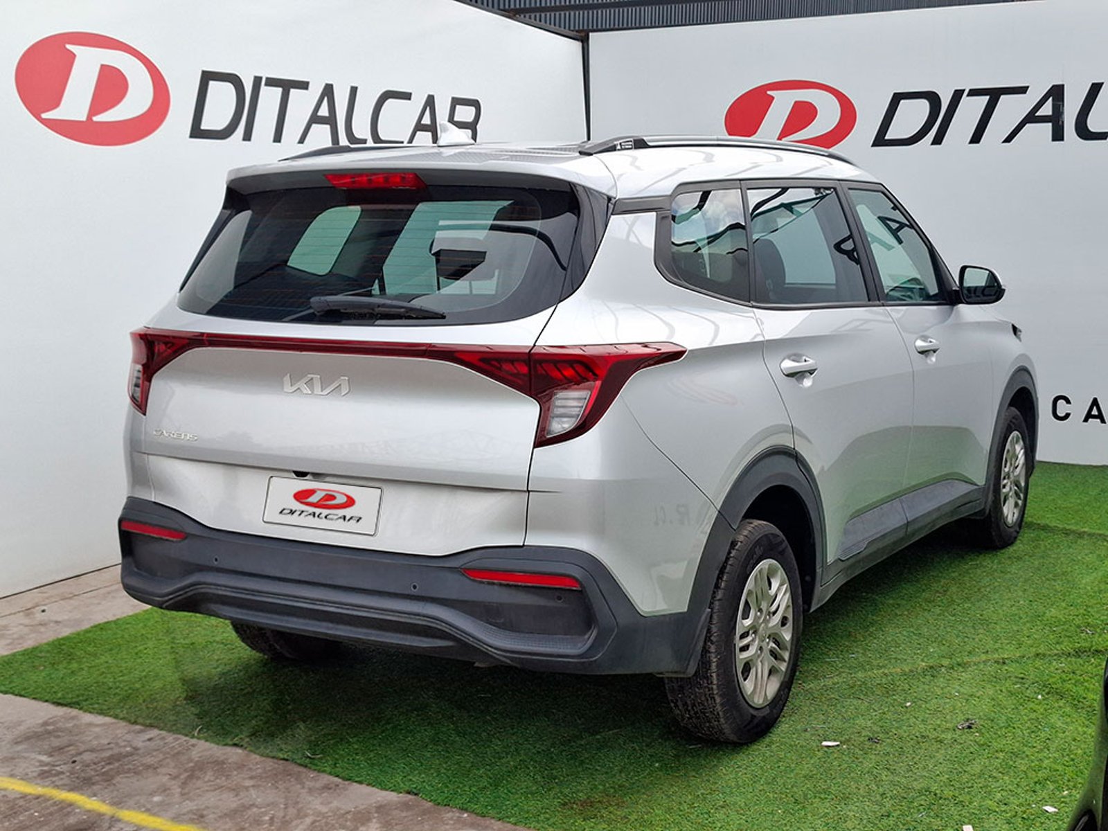 Kia CARENS LX 2.0 2023 - Foto 4 de 20