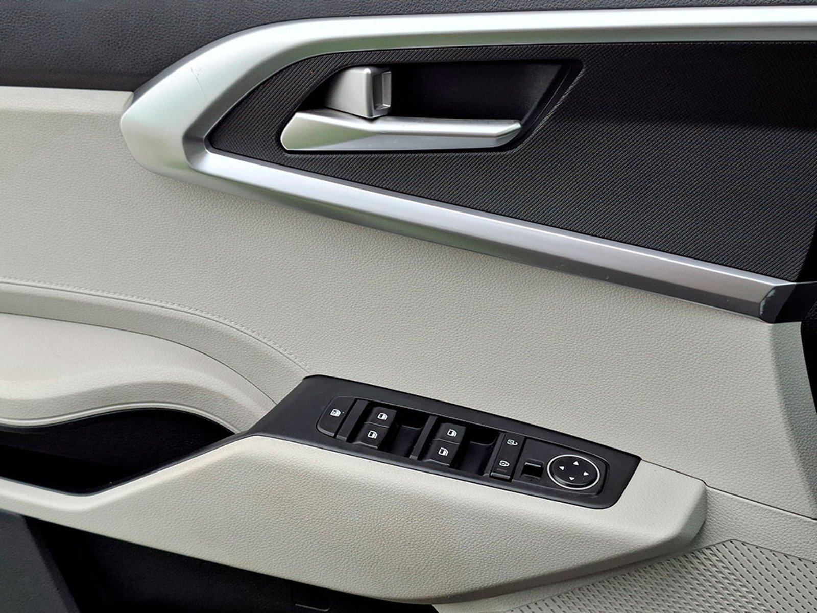 Kia CARENS LX 2.0 2023 - Imagen 14 de 20
