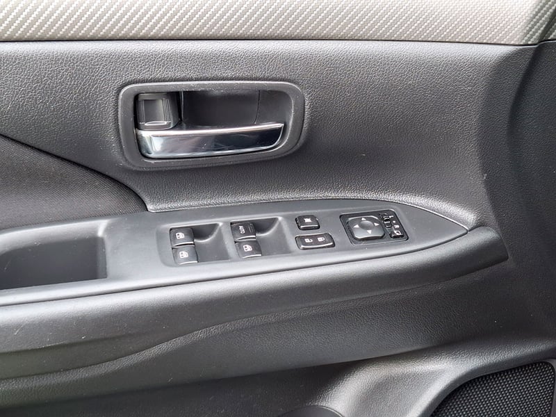 Mitsubishi OUTLANDER 2.0 2018 - Imagen 18 de 20