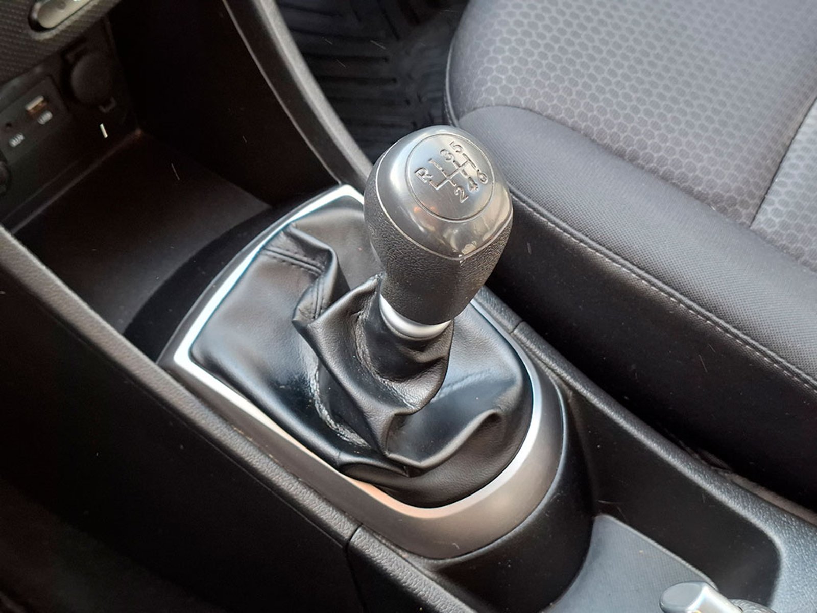 HYUNDAI ACCENT RB HB GLS 1.6 2015 - Imagen 17 de 20