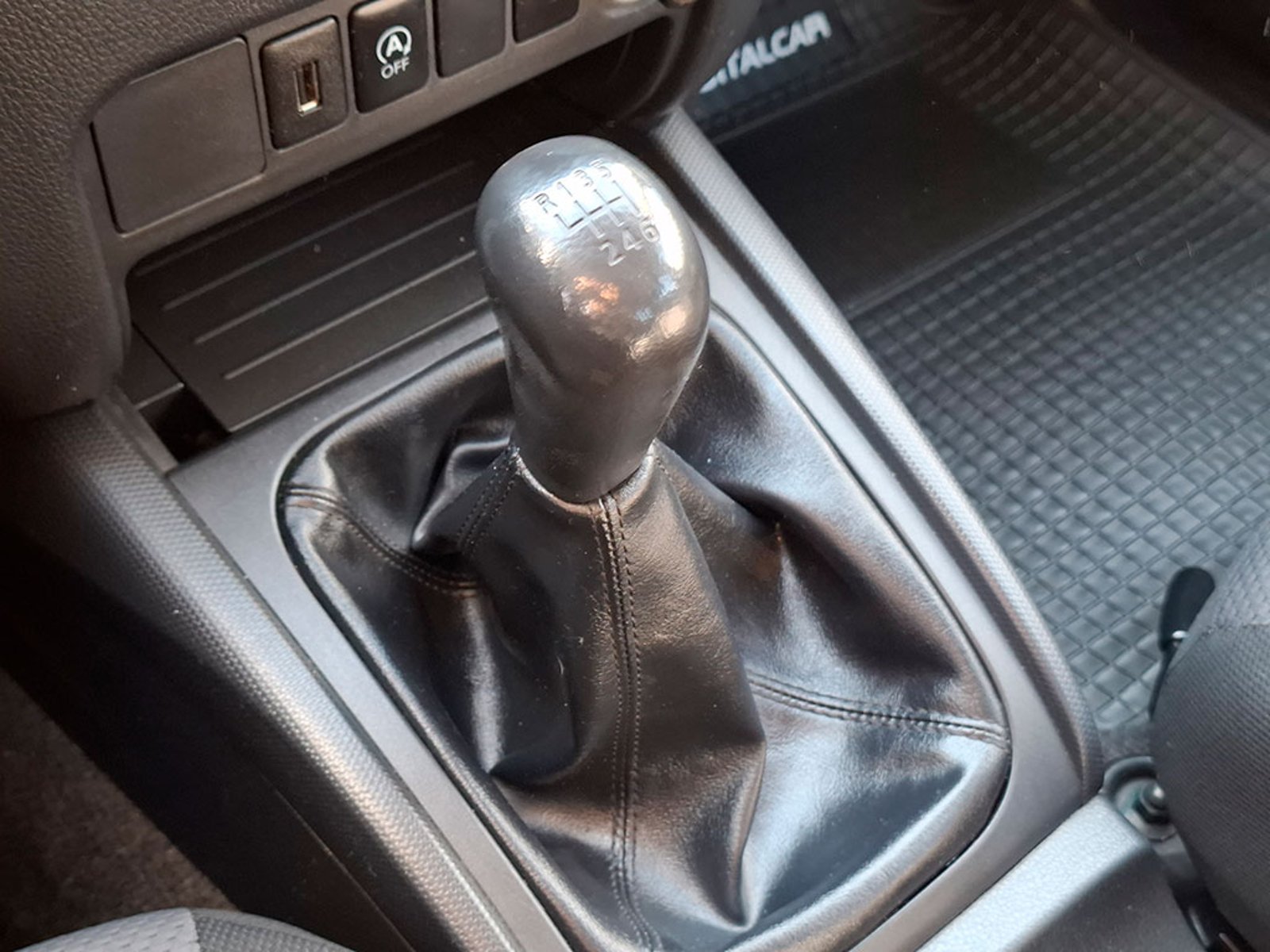 MITSUBISHI L200 WORK 2024 - Imagen 11 de 20