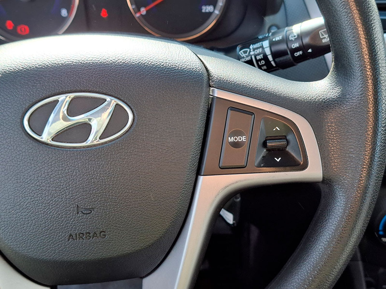 HYUNDAI ACCENT RB HB GLS 1.6 2015 - Imagen 8 de 20