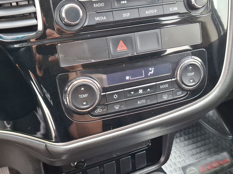 Mitsubishi OUTLANDER 2.0 2018 - Imagen 15 de 20