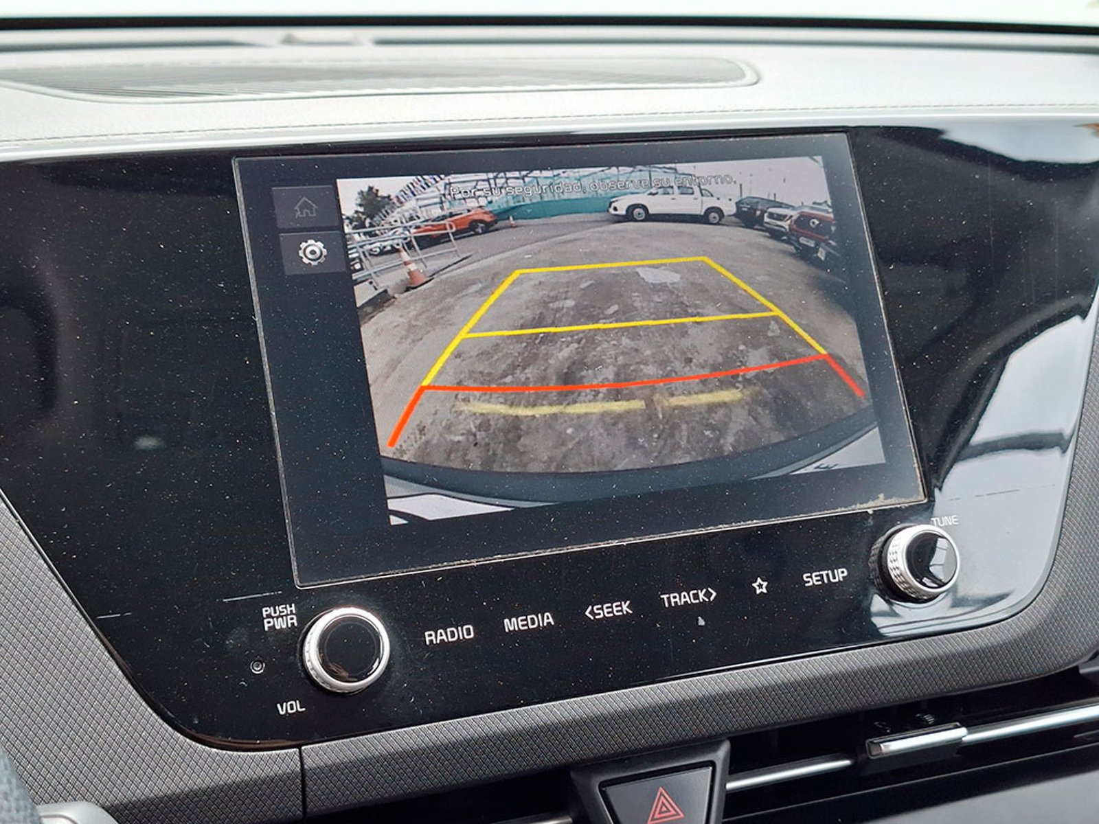 Kia CARENS LX 2.0 2023 - Imagen 10 de 20