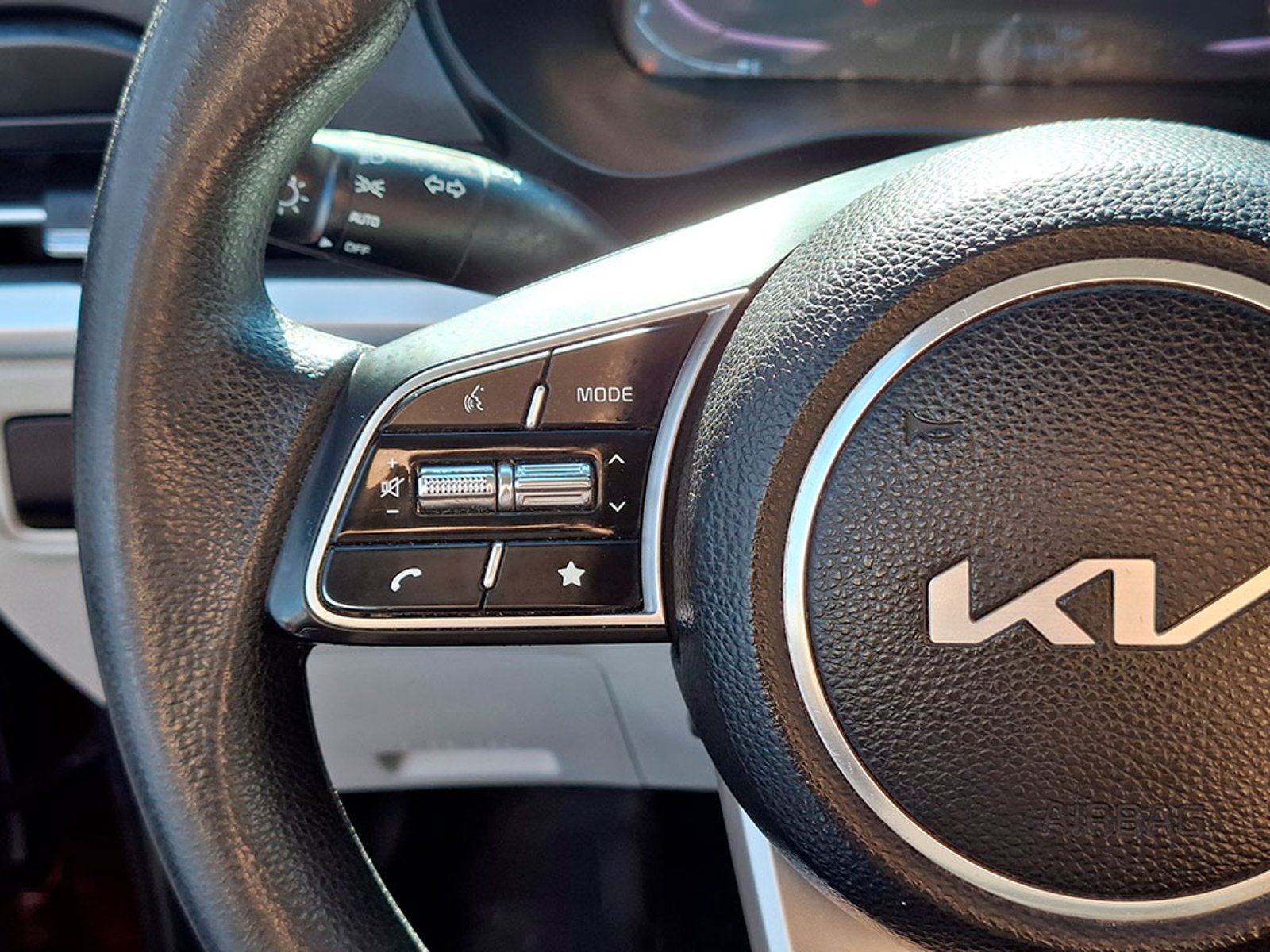 Kia CARENS LX 1.5 2023 - Imagen 16 de 20
