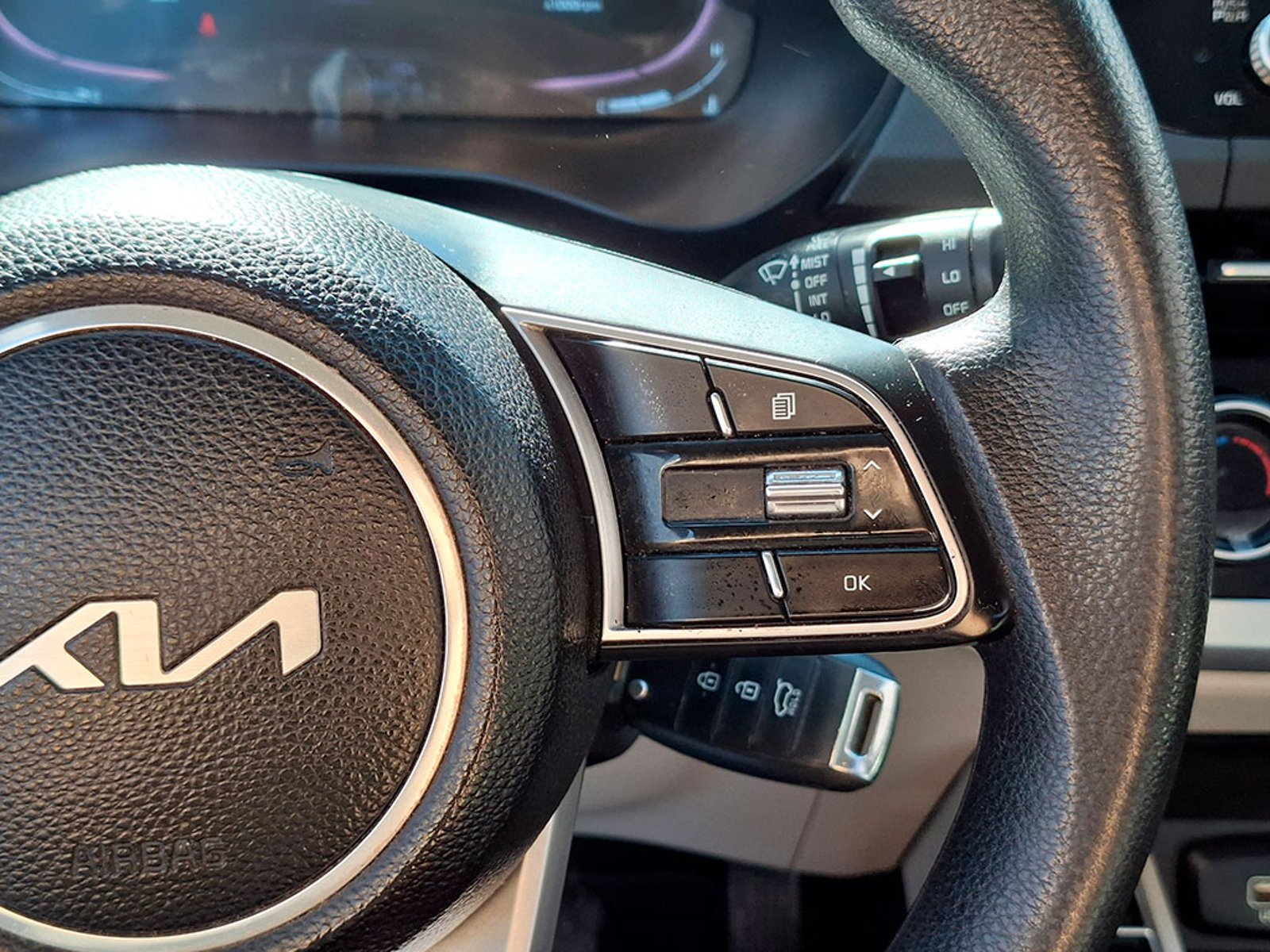 Kia CARENS LX 1.5 2023 - Imagen 17 de 20