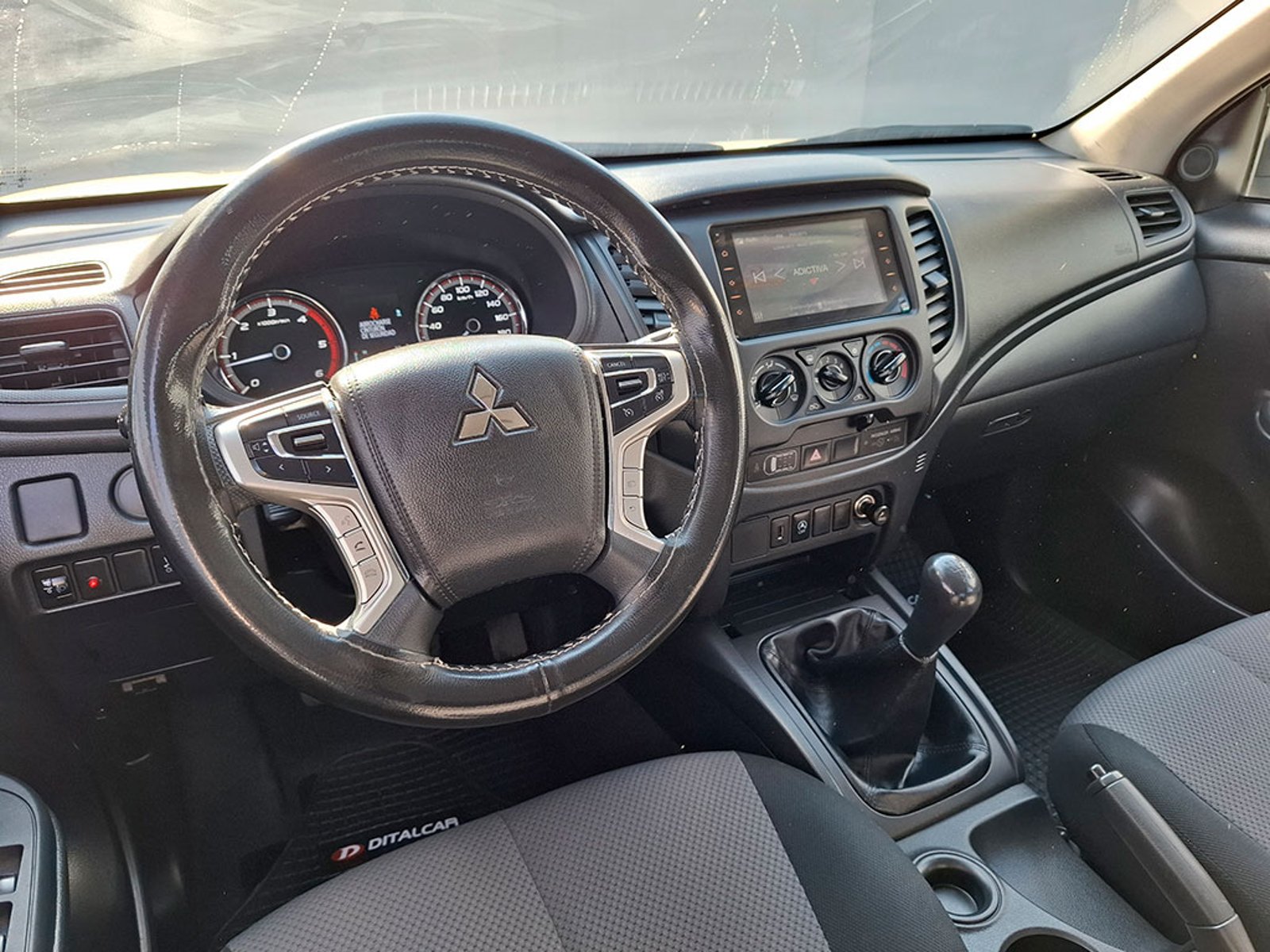 MITSUBISHI L200 WORK 2024 - Imagen 18 de 20