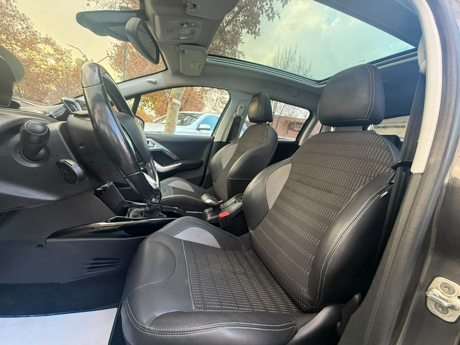Peugeot 2008 1.5 ALLURE BLUEHDI DIESEL 4X2 MT 5P. 2020 - Imagen 8 de 10