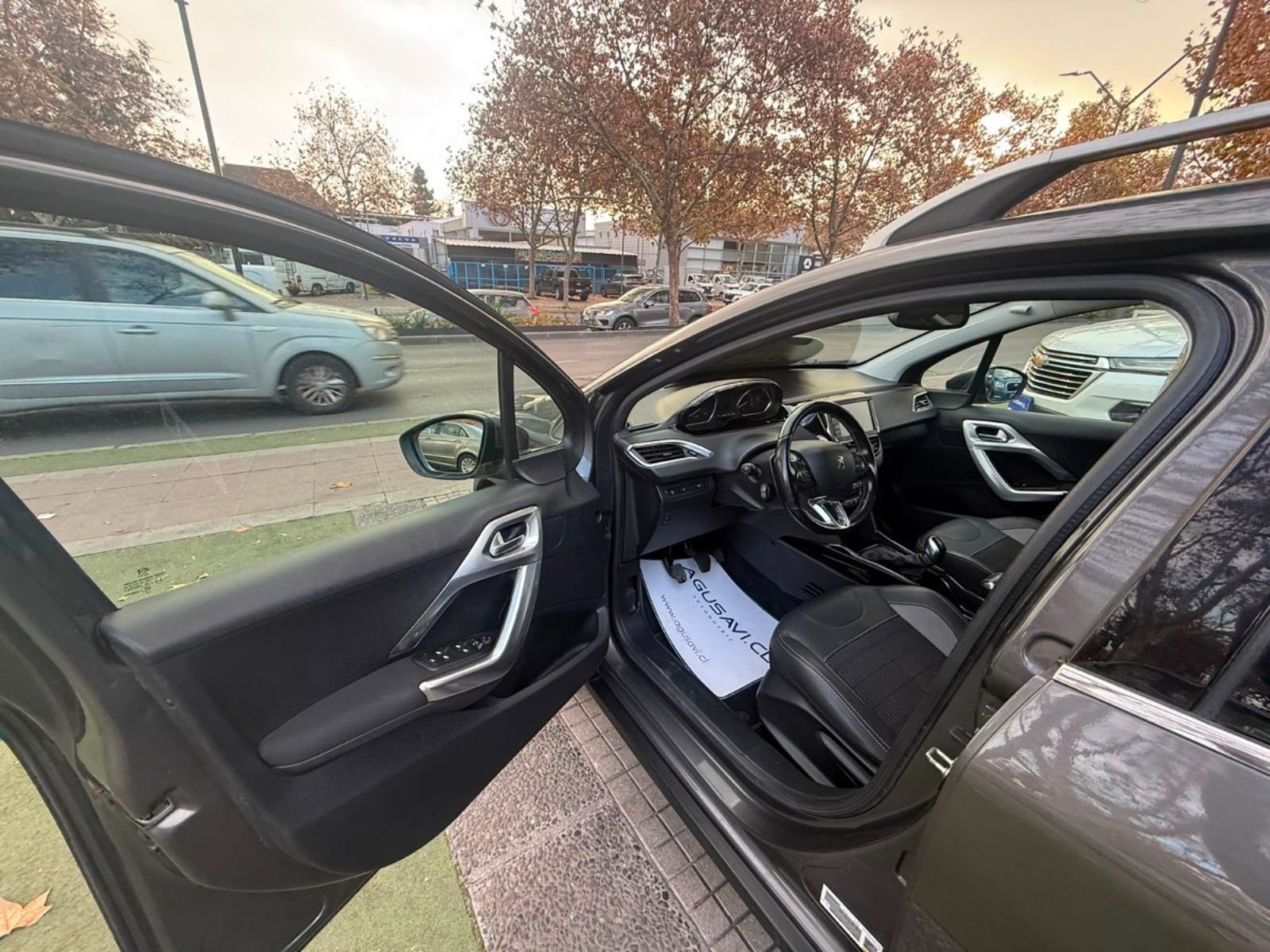 Peugeot 2008 1.5 ALLURE BLUEHDI DIESEL 4X2 MT 5P. 2020 - Imagen 6 de 10