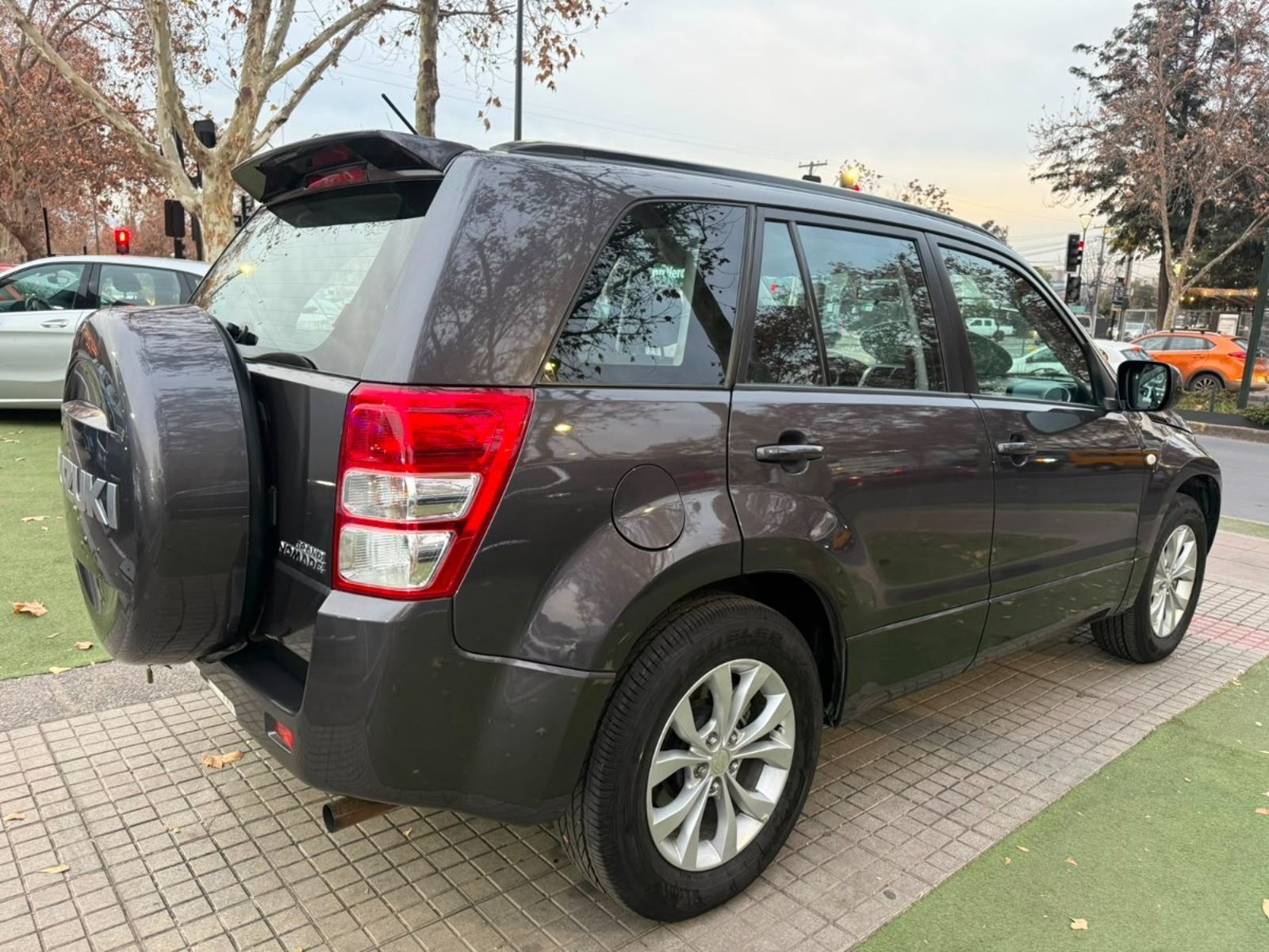 Suzuki GRAND NOMADE GLX SPORT 2.4 AT 4x2 2018 - Imagen 6 de 10