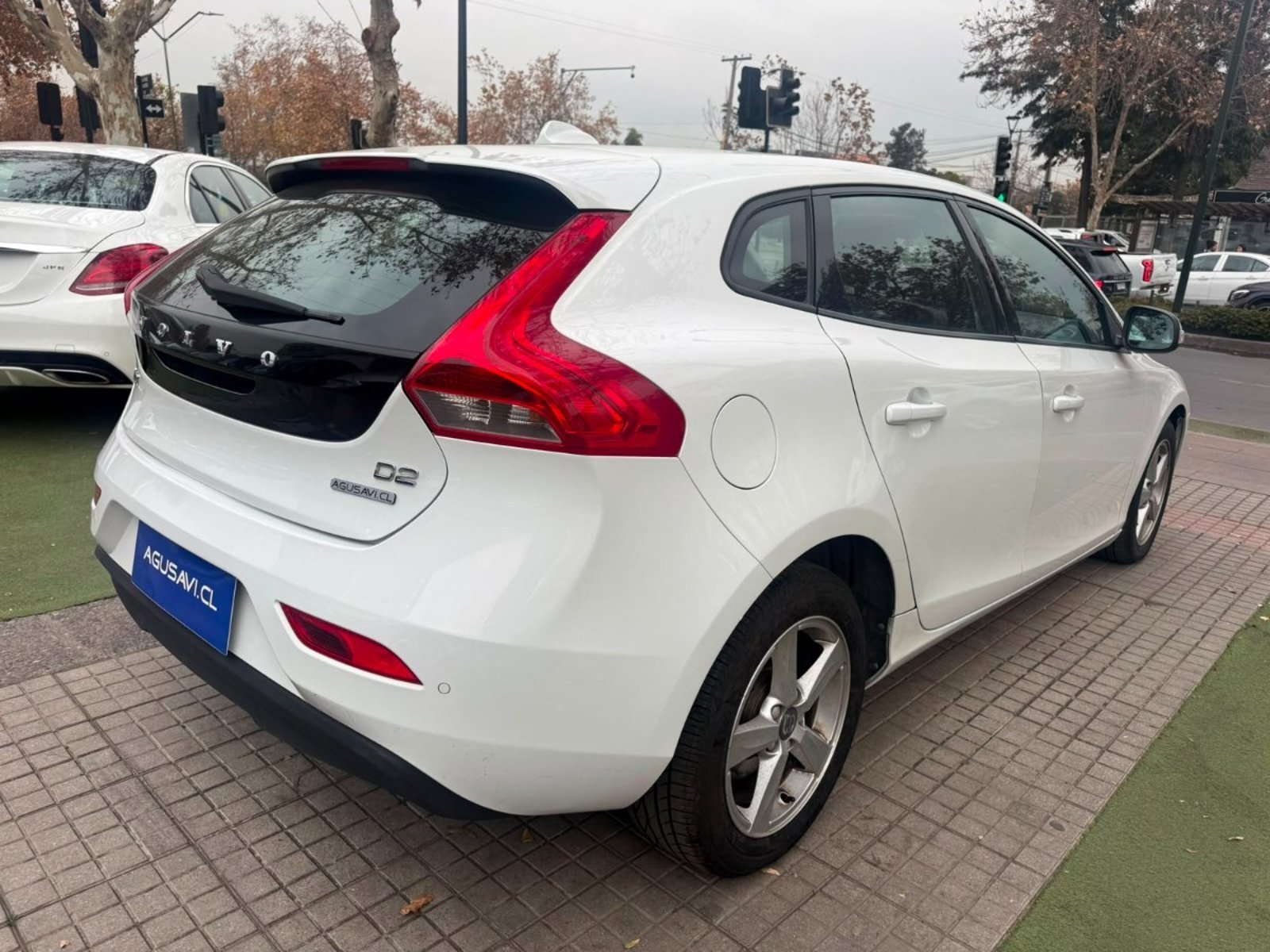 VOLVO V40 D2 MEC 2.0 2016 - Foto 4 de 10