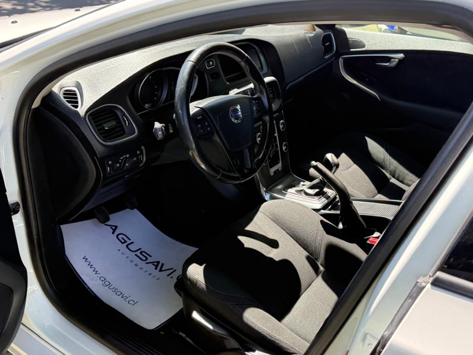 VOLVO V40 D2 MEC 2.0 2016 - Imagen 7 de 10