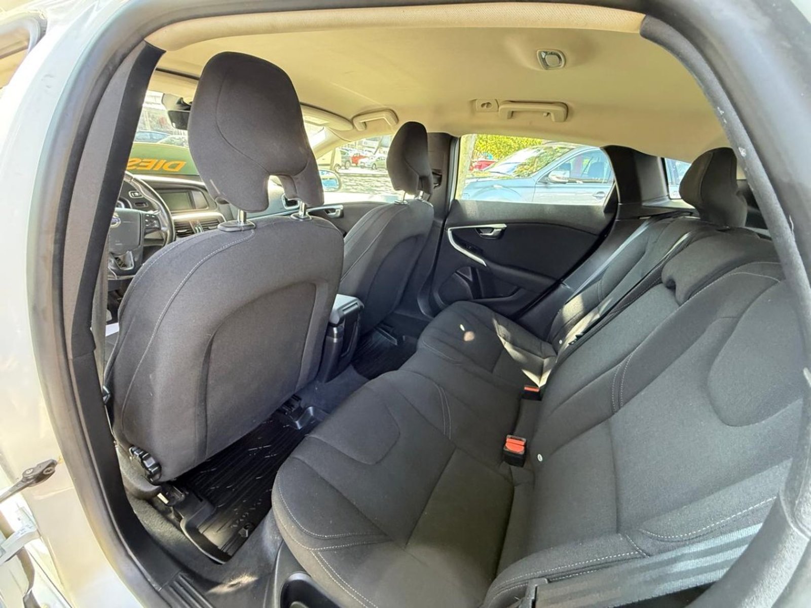 VOLVO V40 D2 MEC 2.0 2016 - Imagen 8 de 10