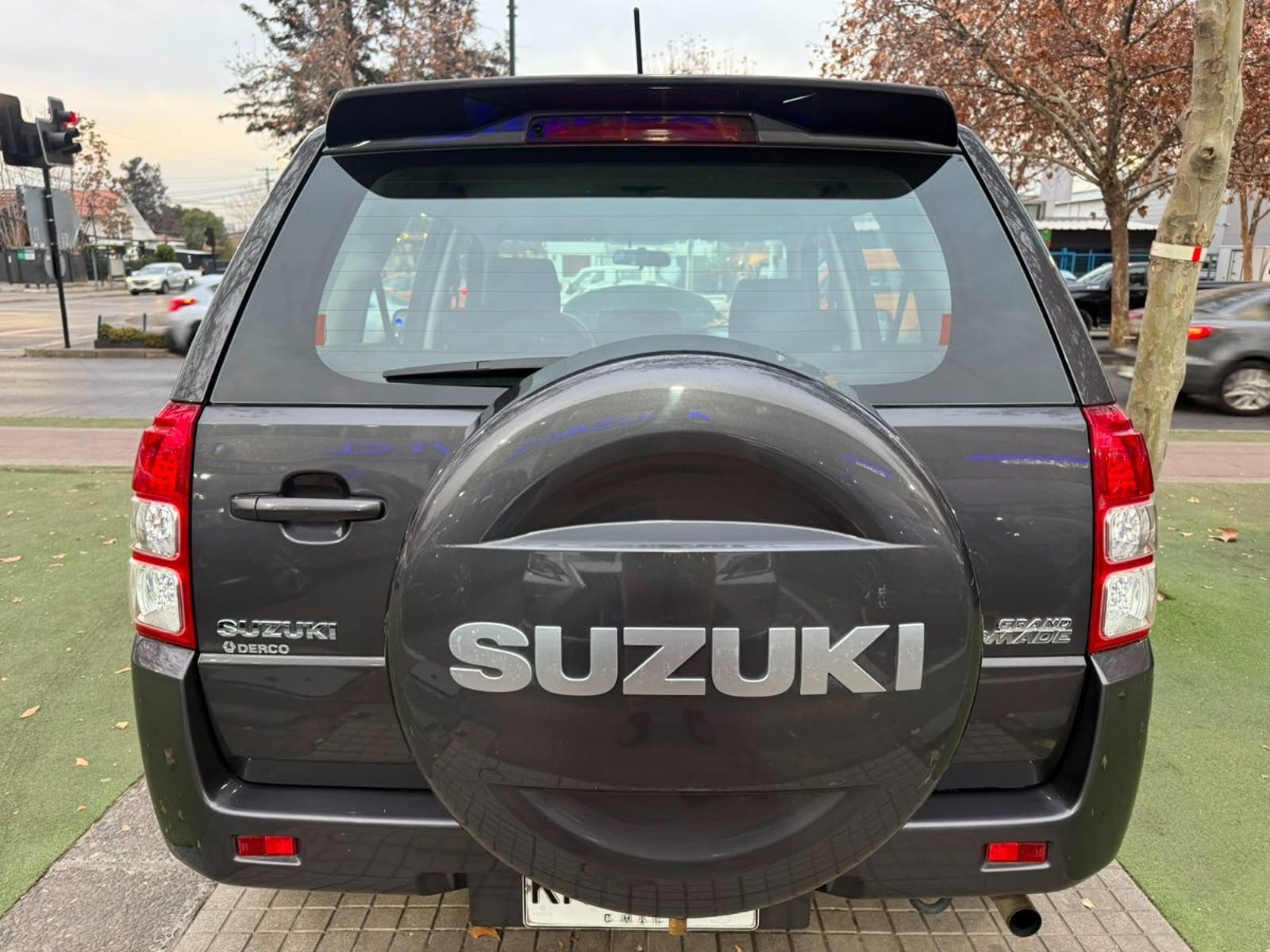 Suzuki GRAND NOMADE GLX SPORT 2.4 AT 4x2 2018 - Foto 4 de 10