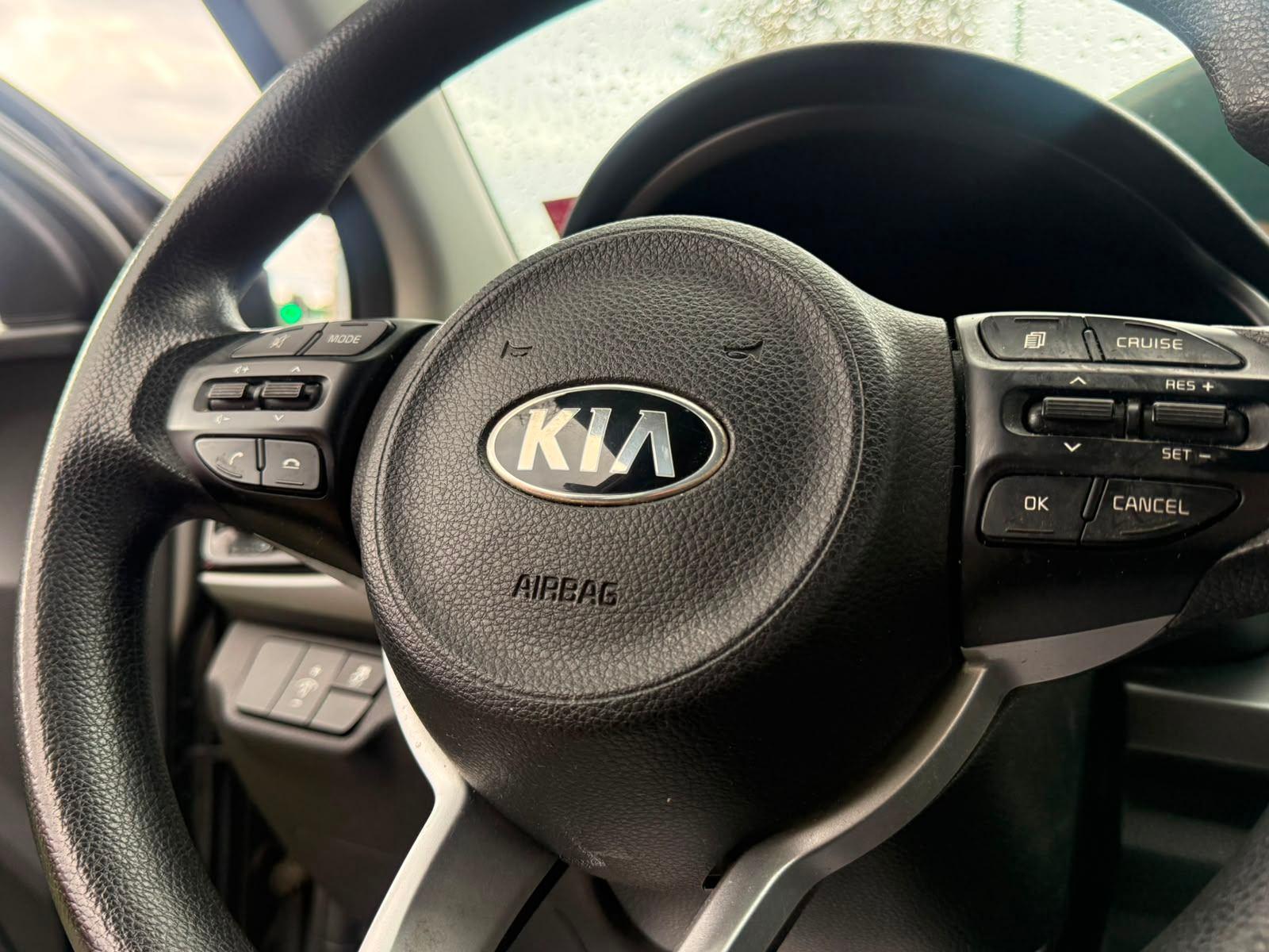 Kia RIO 5 2022 - Imagen 16 de 19