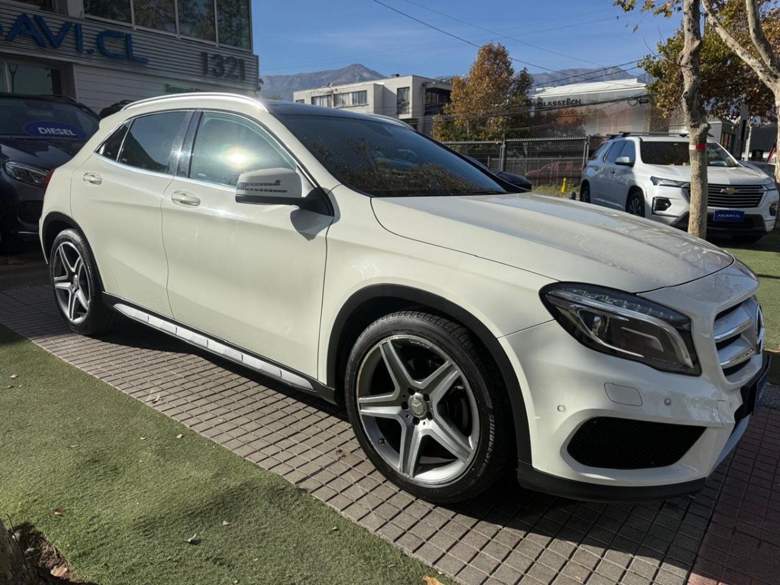 Mercedes-Benz GLA 250 4 MATIC 2.0 2015 - Foto 3 de 10