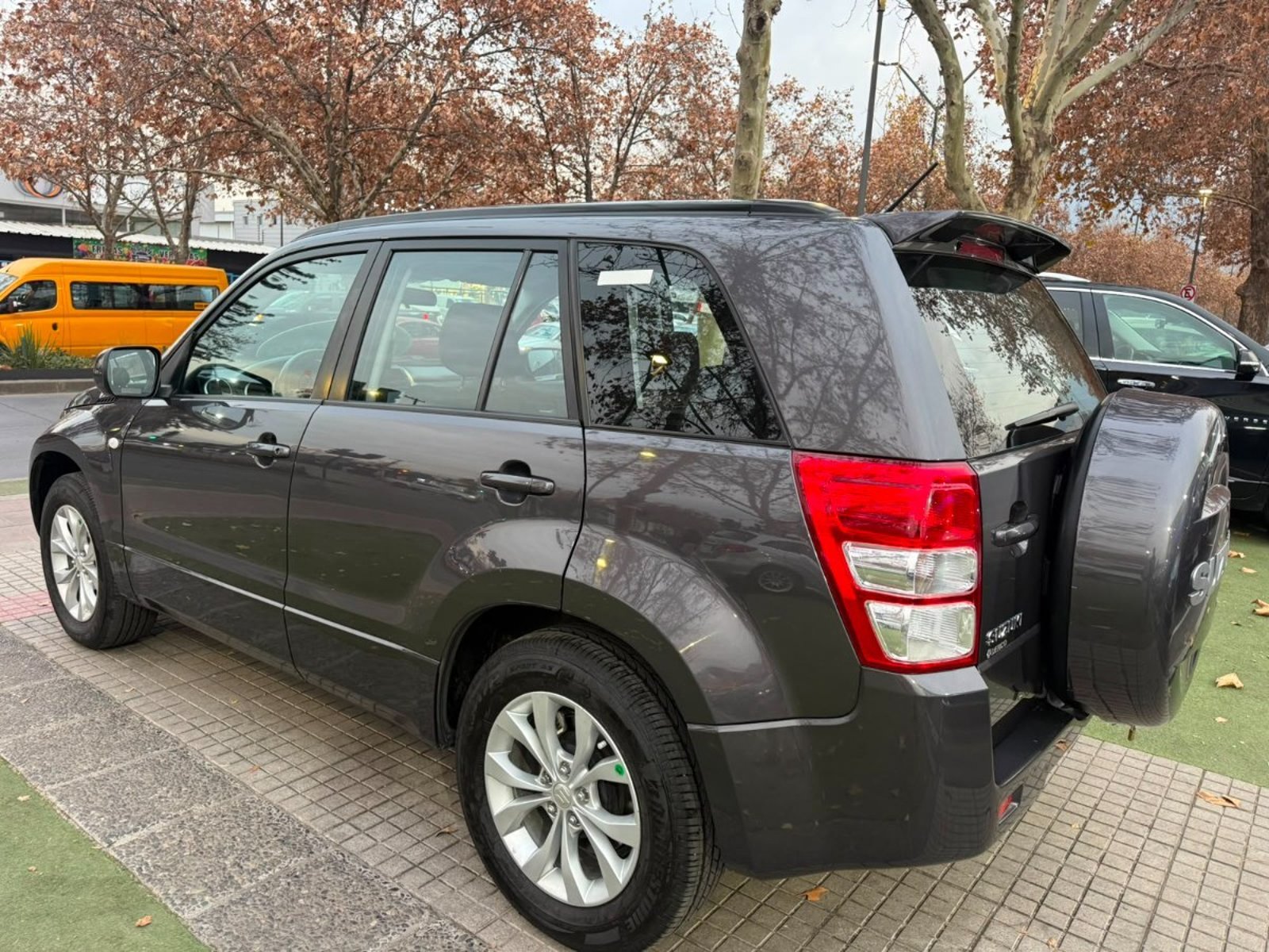 Suzuki GRAND NOMADE GLX SPORT 2.4 AT 4x2 2018 - Foto 5 de 10