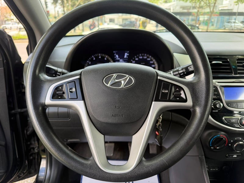 Hyundai ACCENT 2013 - Imagen 11 de 16