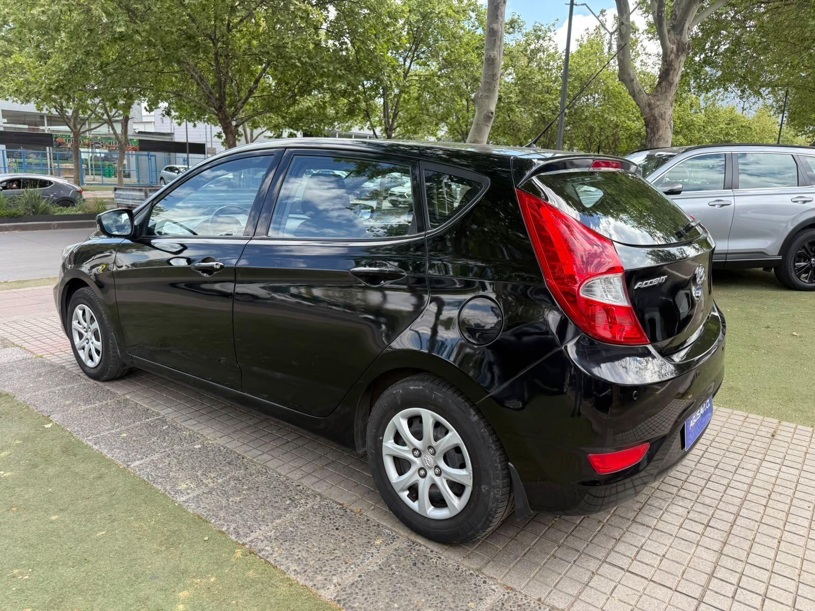 Hyundai ACCENT 2013 - Foto 5 de 16