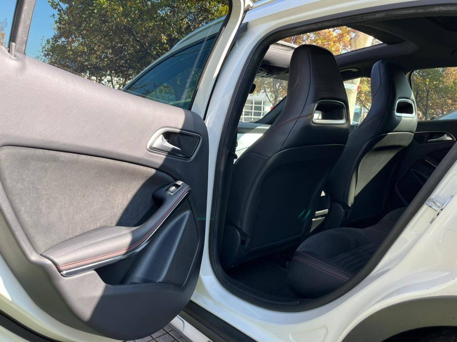 Mercedes-Benz GLA 2015 - Imagen 15 de 16