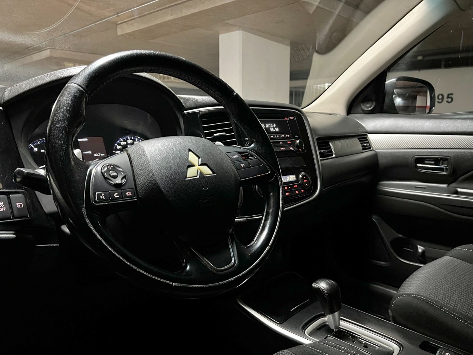 Mitsubishi OUTLANDER 4X4 GLX 2.4 2019 - Imagen 8 de 10