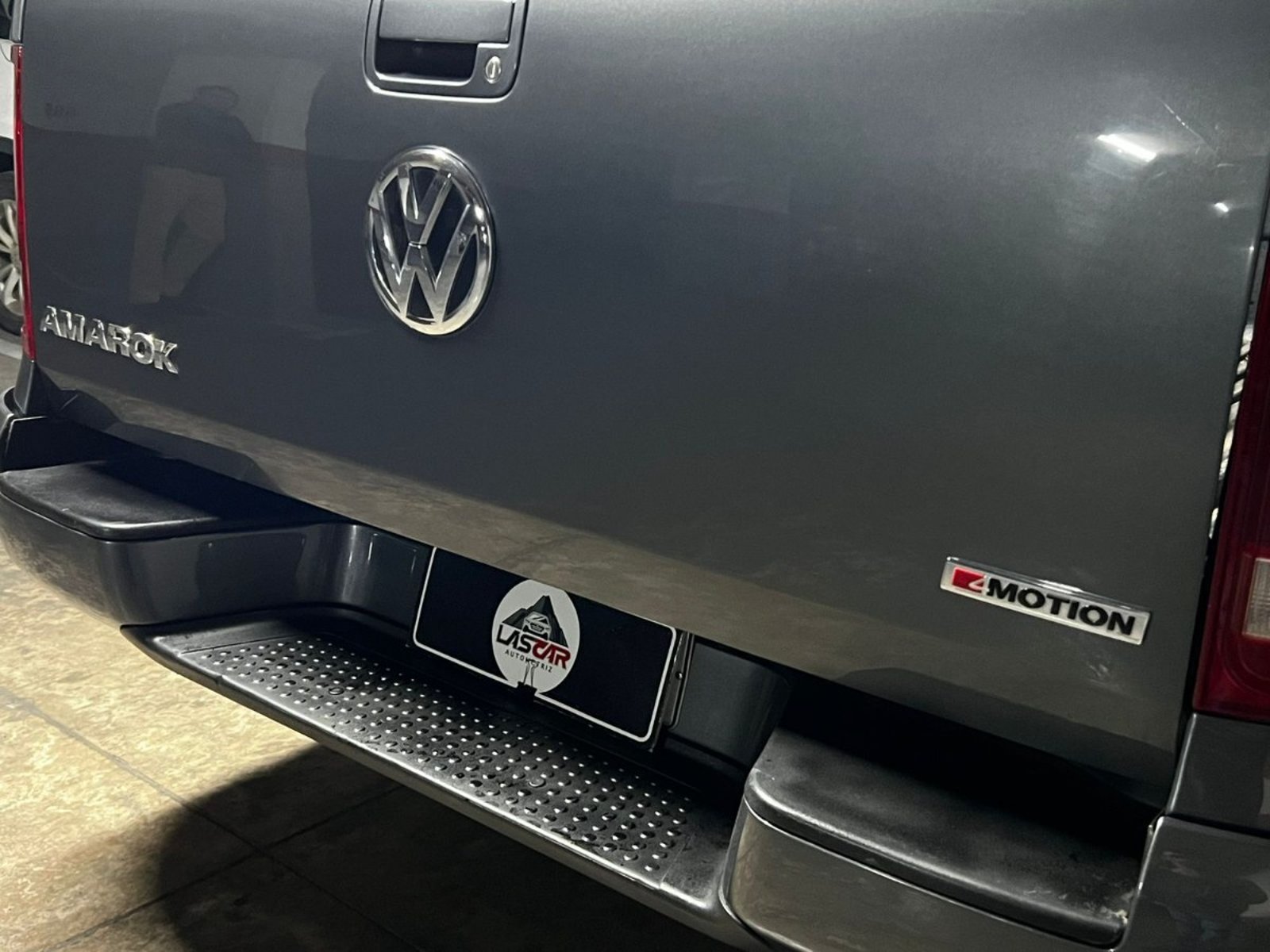 Volkswagen AMAROK TRENDLINE MT 2023 - Imagen 8 de 9