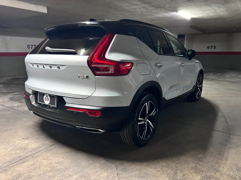 Volvo XC40 T5 AWD R-DESIGN 2019 - Imagen 4 de 10