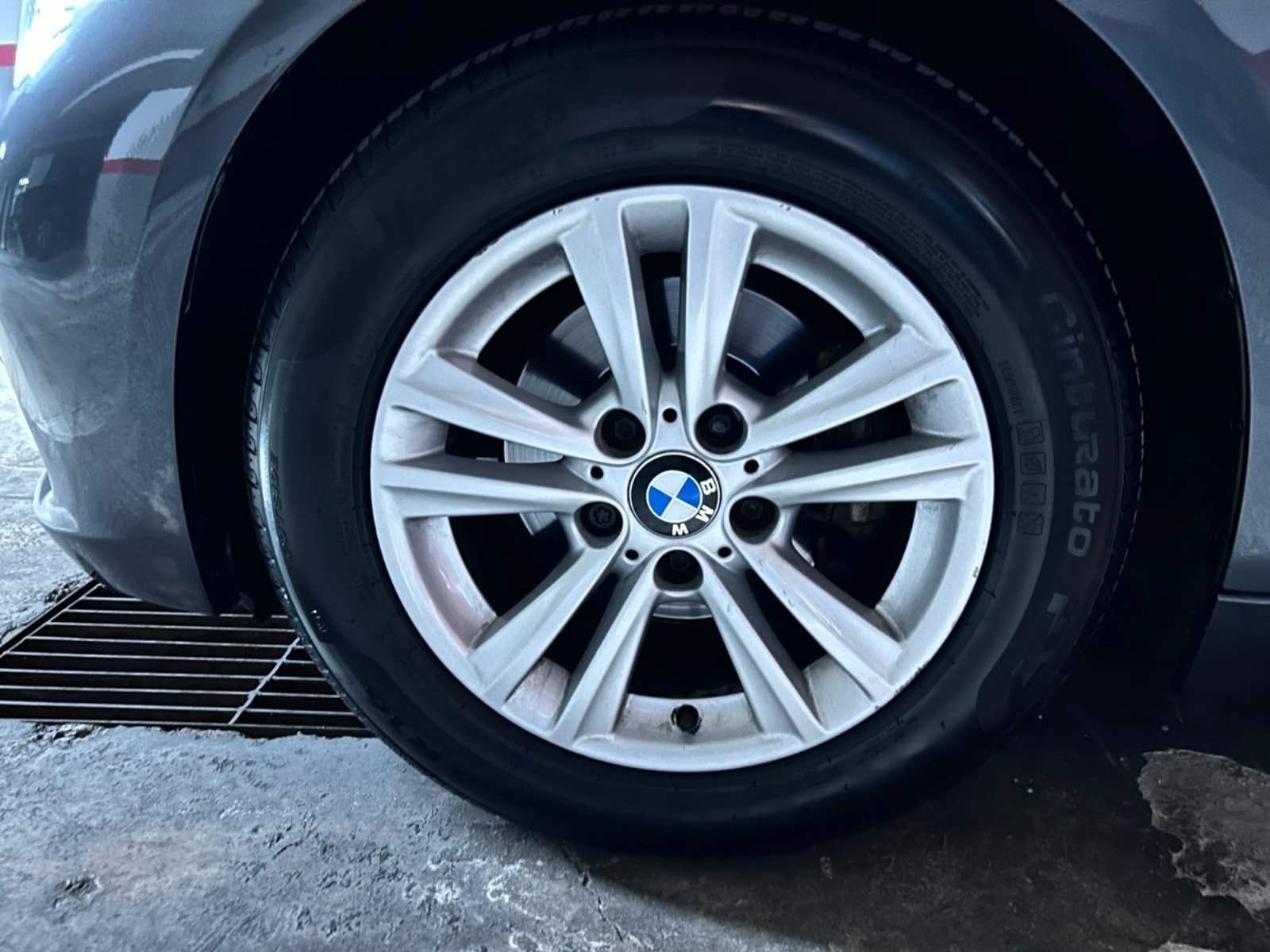 BMW 318I Luxury 1.5 AT 2017 - Imagen 8 de 10