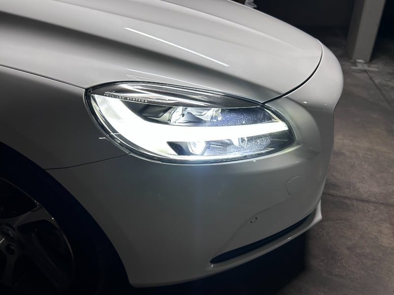 Volvo V40 T4 MOMENTUM 2020 - Imagen 8 de 10