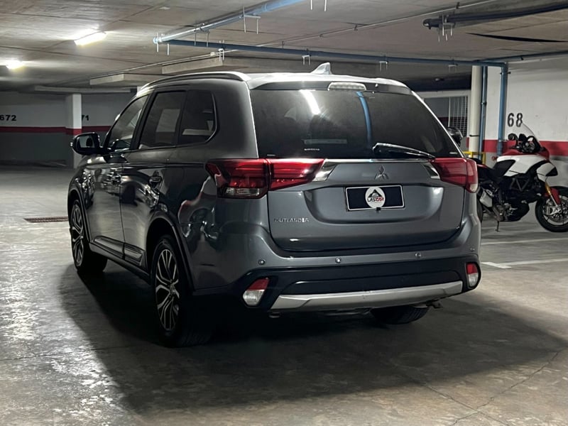 Mitsubishi OUTLANDER 4X4 GLX 2.4 2019 - Imagen 6 de 10