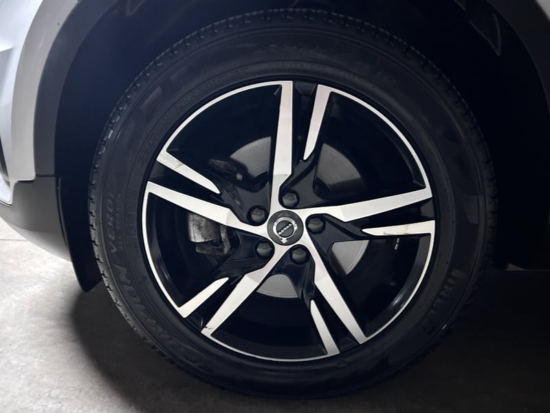 Volvo XC40 T5 AWD R-DESIGN 2019 - Imagen 8 de 10