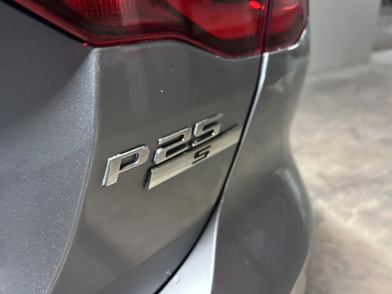 Jaguar XE P25 S 2020 - Imagen 8 de 10