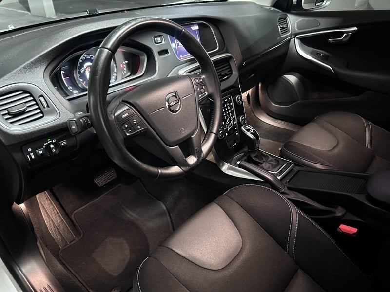 Volvo V40 T4 MOMENTUM 2020 - Imagen 10 de 10