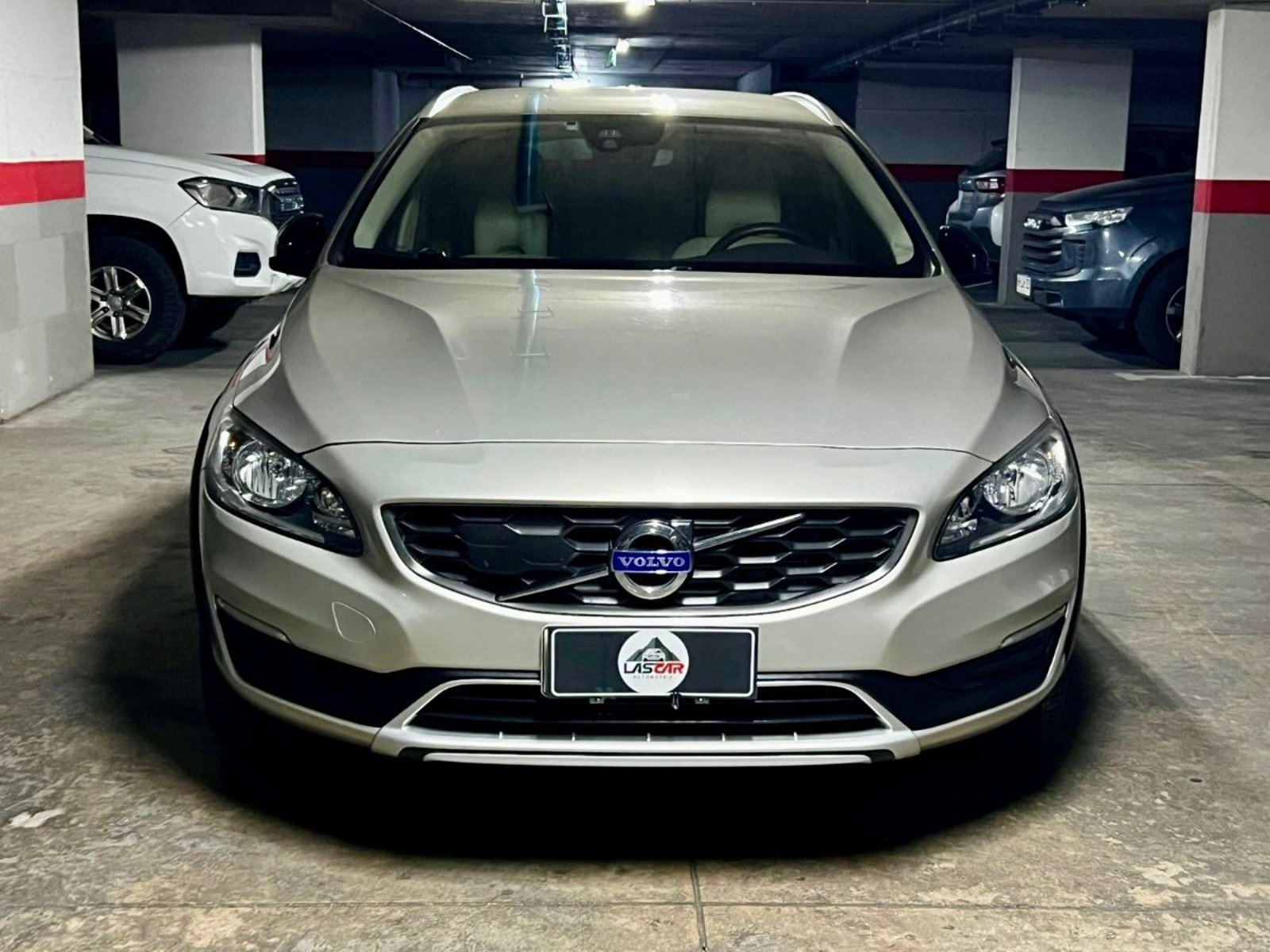 Volvo V60 CROSS COUNTRY D4 AWD ÚNICO DUEÑO 2019 - Foto 2 de 10