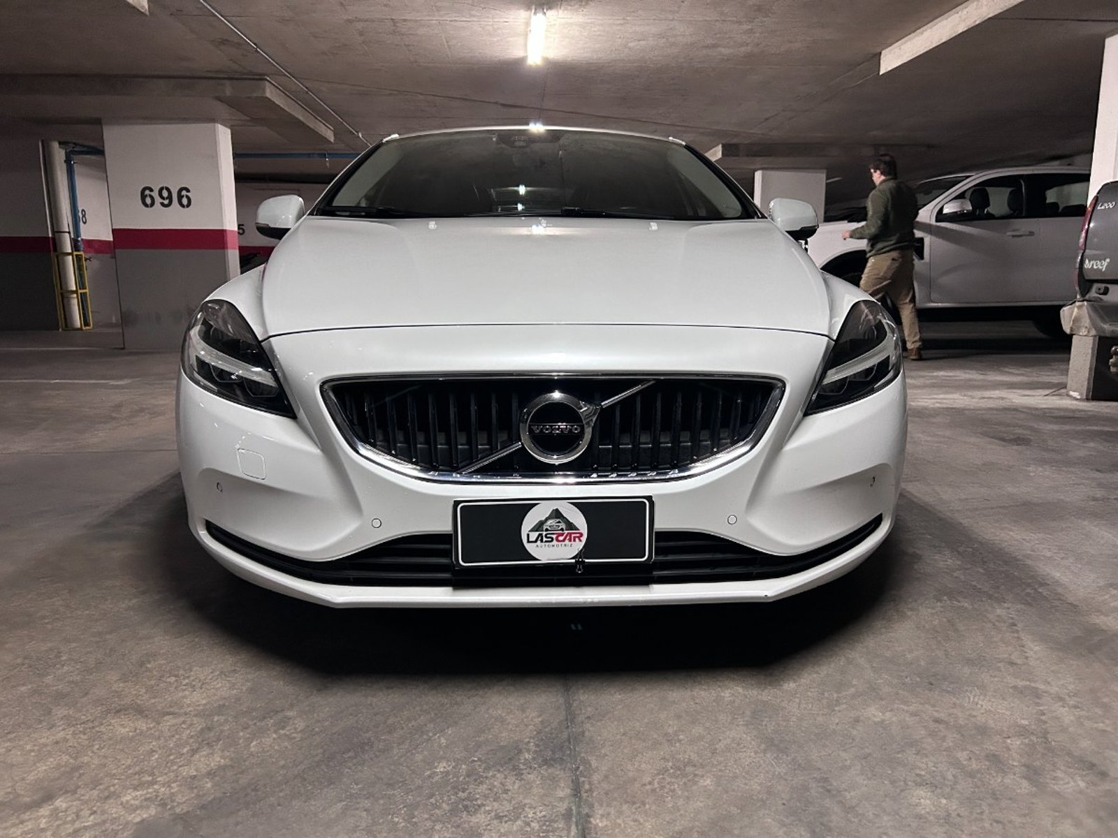 Volvo V40 T4 MOMENTUM 2020 - Foto 2 de 10