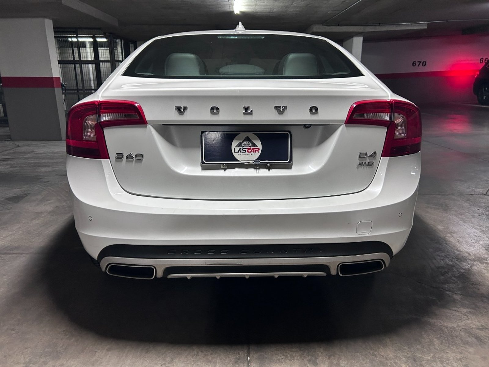 Volvo S60 CROSS COUNTRY D4 AWD LIMITED 2018 - Foto 4 de 9